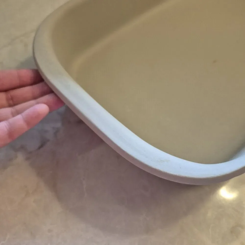 Pampered Chef Beige Ceramic-Look Rectangular Baking Dish